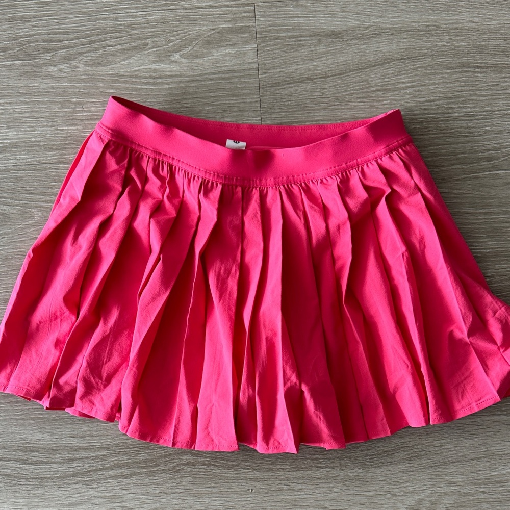 Lululemon Athletica Vibrant Pink Pleated Skirt
